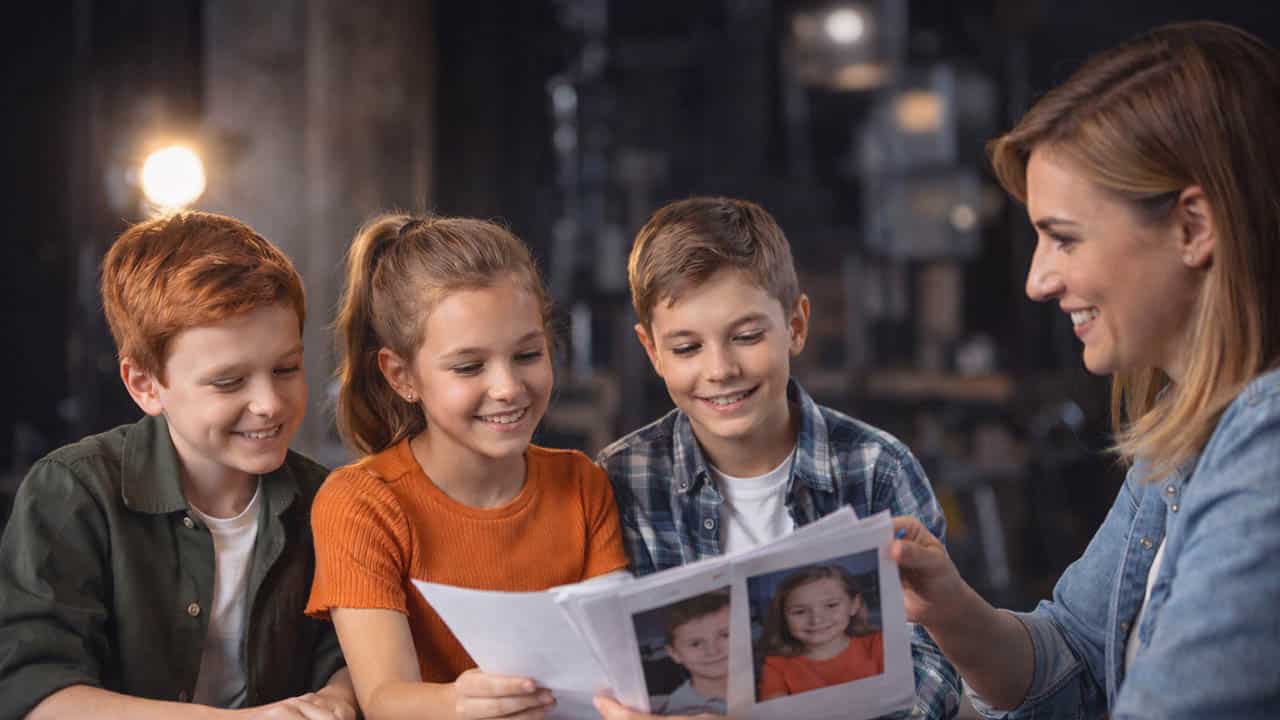 איך לבחור סוכנות שחקנים לילדים ונוער בצורה נכונה